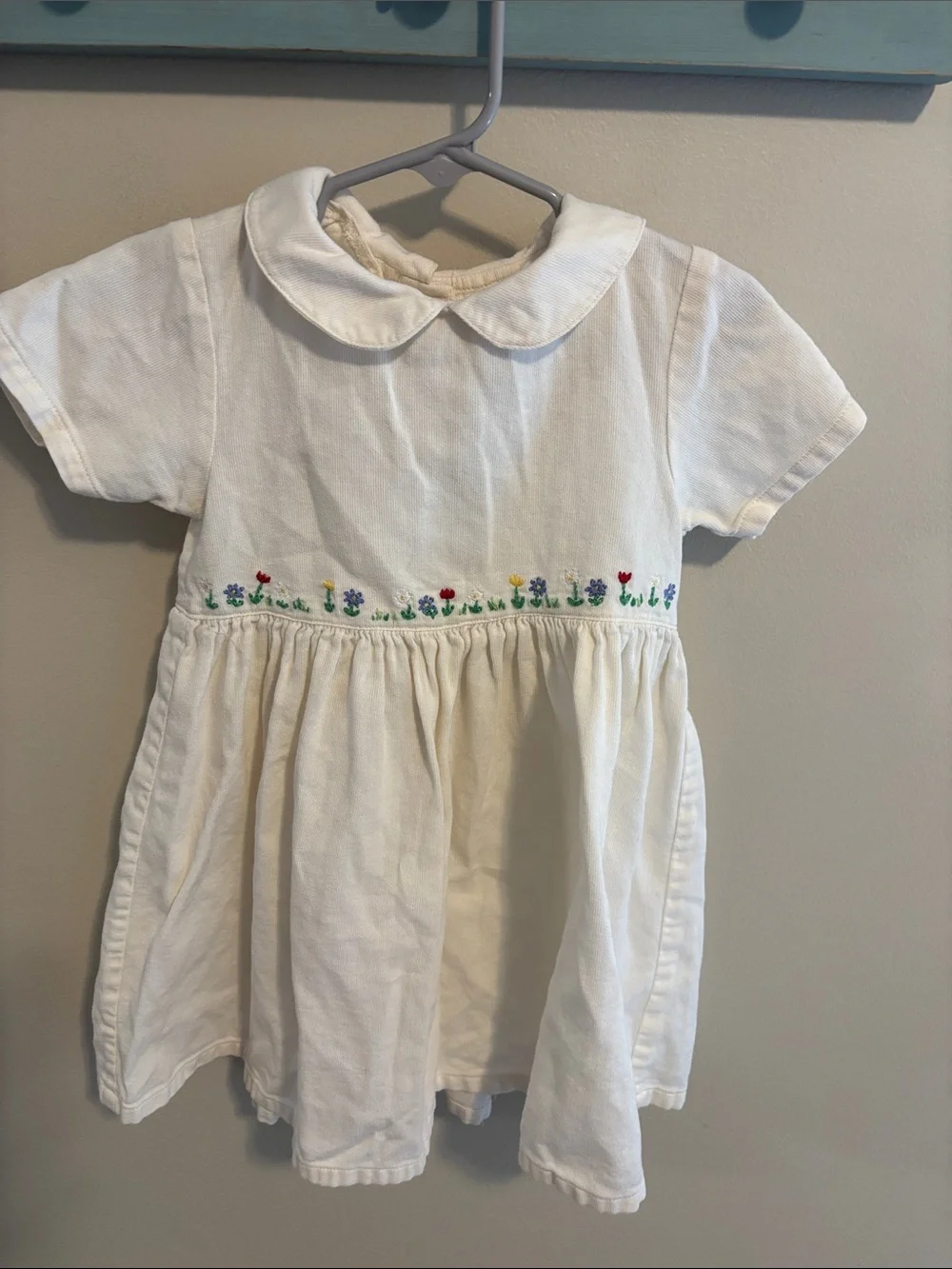 Baby Gap White Corduroy Dress Girls Size 30-36 Months Embroidered Flower Collar